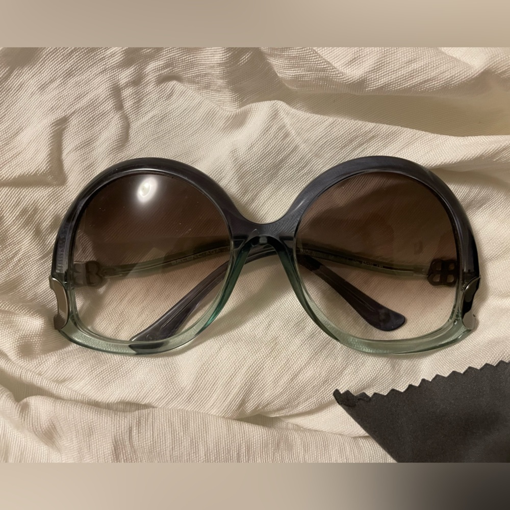 Balenciaga sunglasses 70s look
